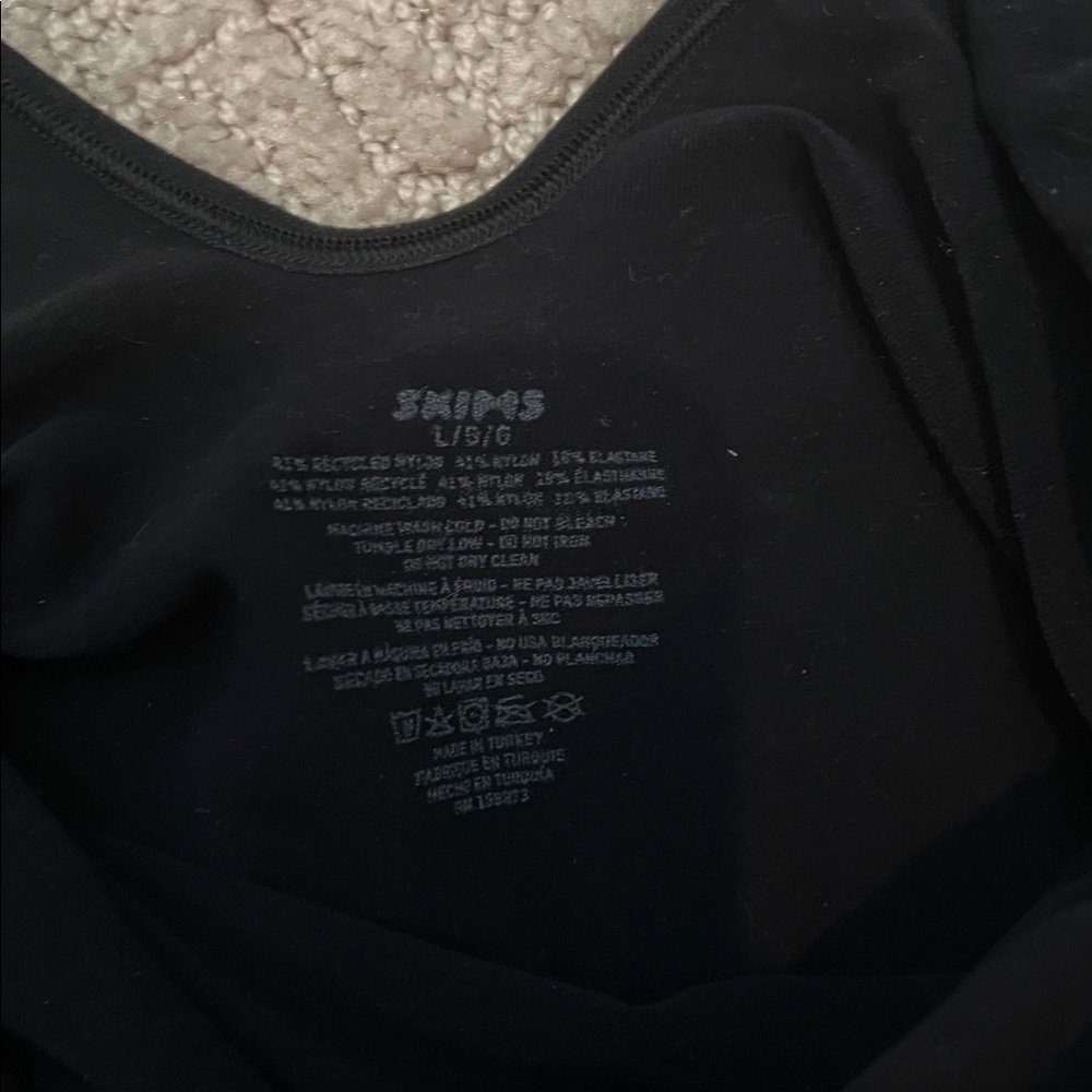 NWOT SKIMS Sculpting Bodysuit With Snaps - Picture 2 of 2